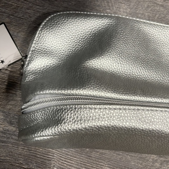 Macys cosmetics bag - Picture 2 of 7